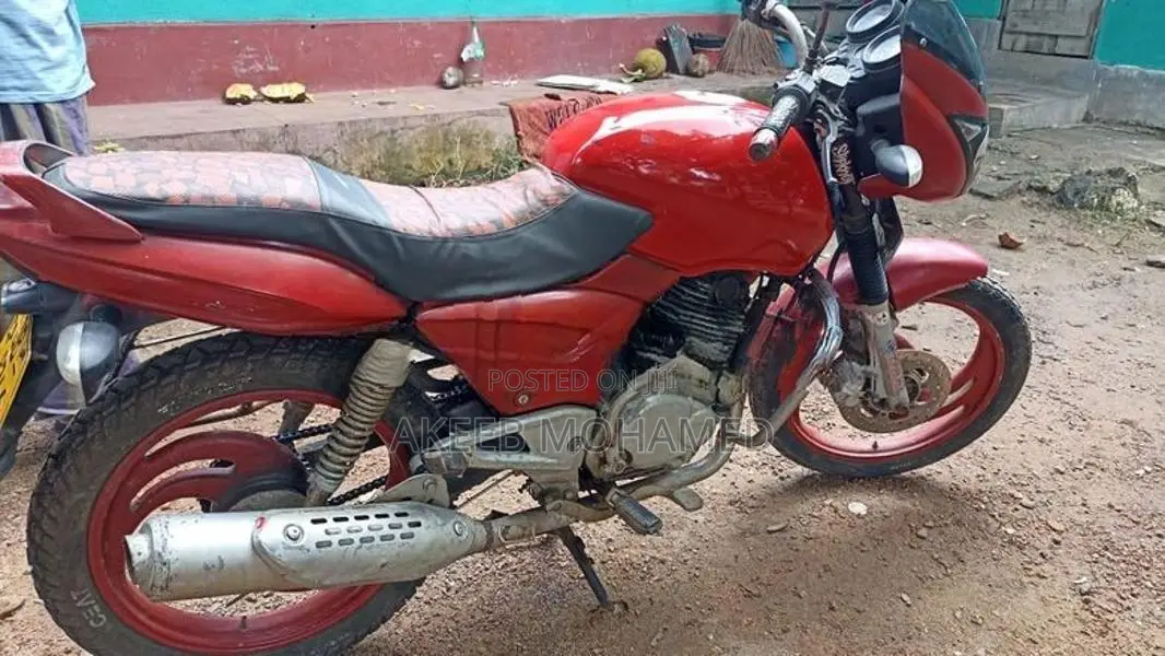 Bajaj Pulsar 180 2005