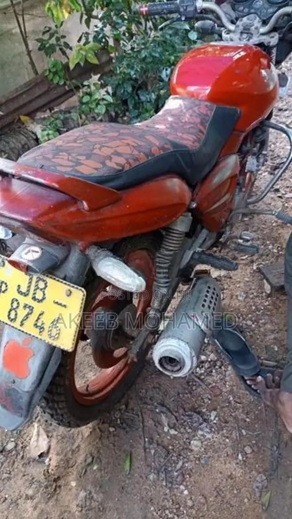 Bajaj Pulsar 180 2005