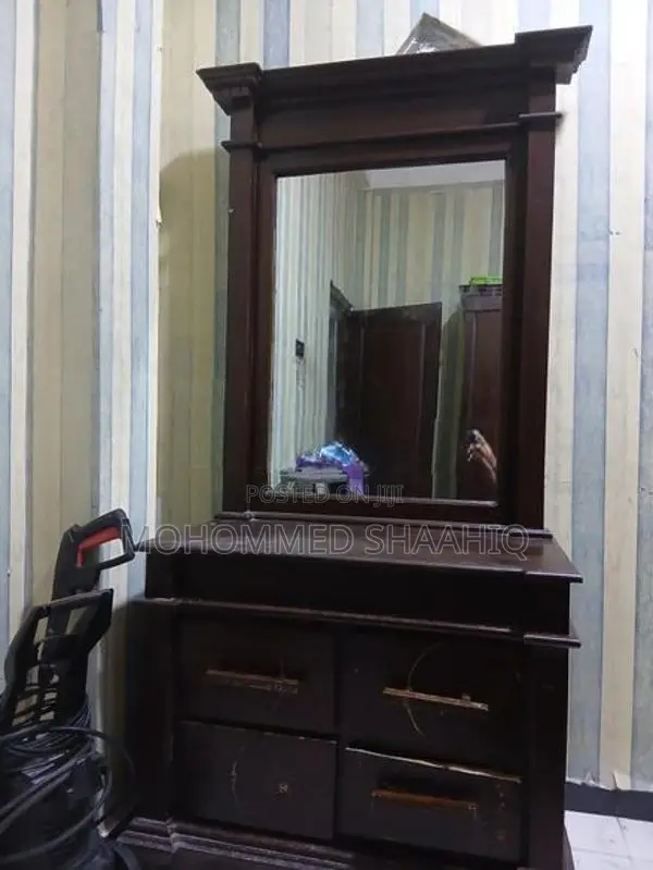 Room Dressing Table