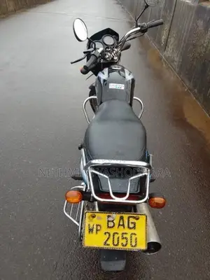 Bajaj CT100 2013