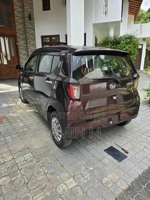 Daihatsu Mira ES 2025