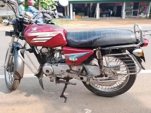 Hero CD 100 2006