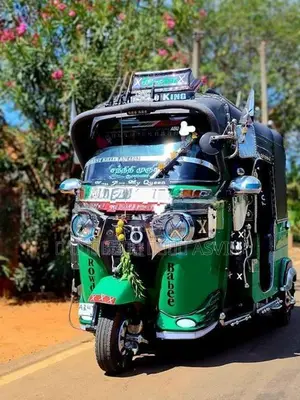 Bajaj RE 2019