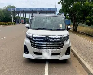 Toyota Roomy Custom GT 2025