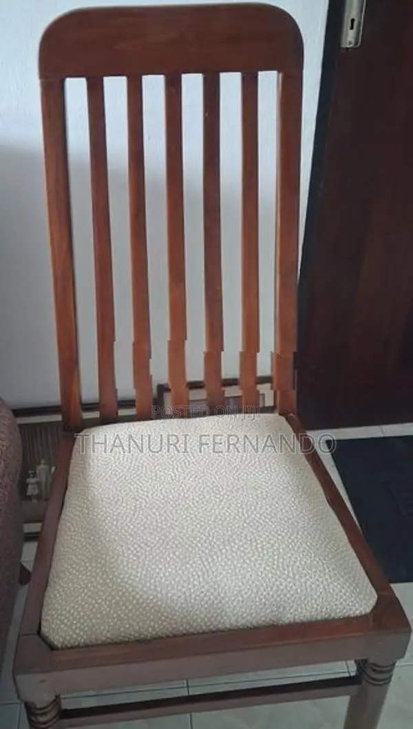 මේස හා පුටු