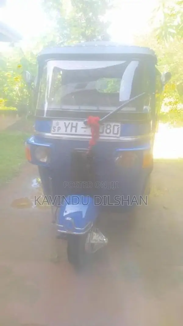 Bajaj RE 2012