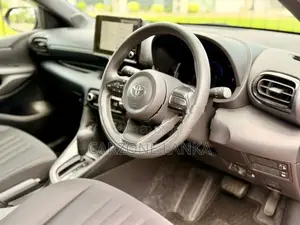 Toyota Yaris G 2024