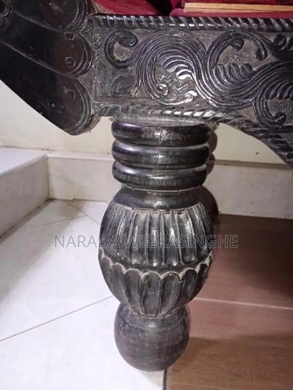 Kavichchi Antique Sofa Set