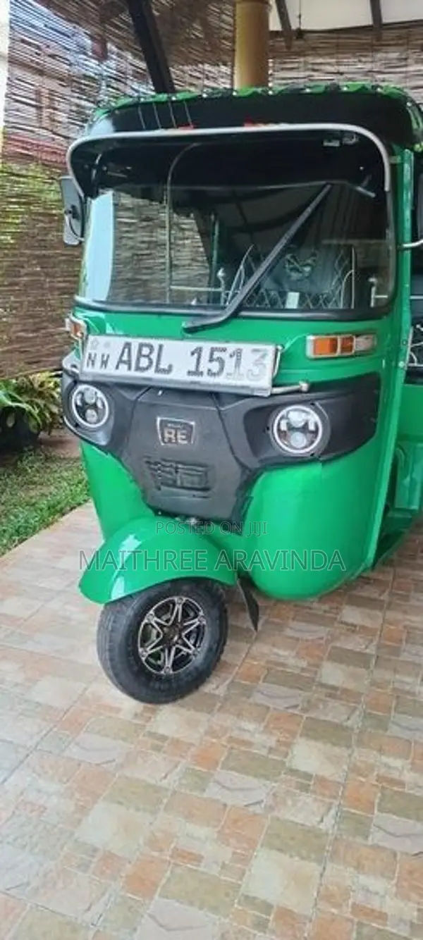 Bajaj RE 2016