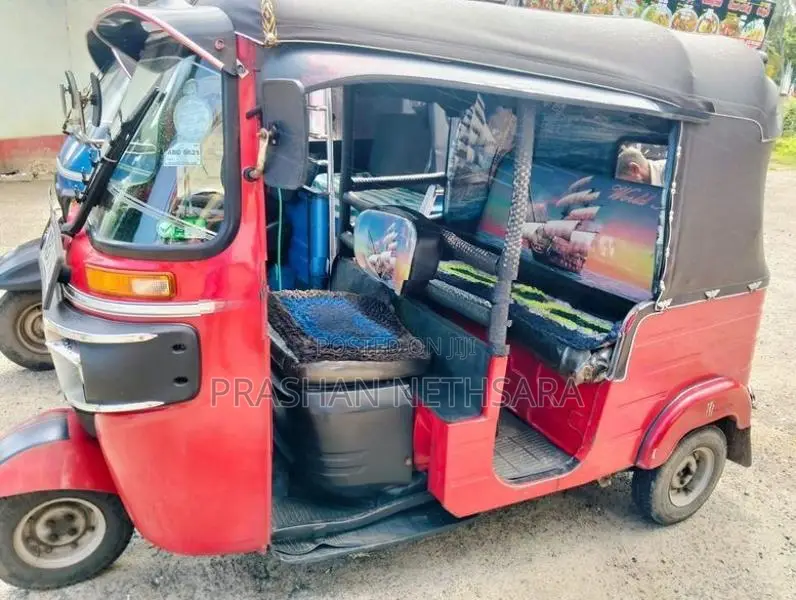 Bajaj RE 2017