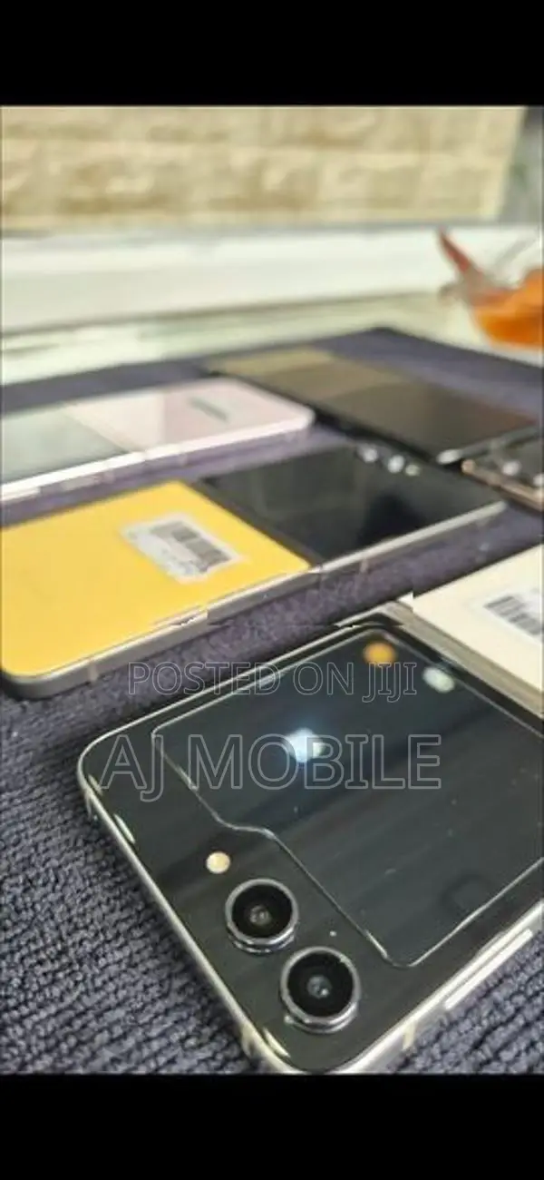 Samsung Galaxy Z Flip 5 256GB (Used)