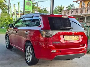 Mitsubishi Outlander PHEV 2015