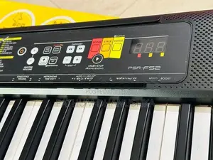 Yamaha PSR-F52 Keyboard