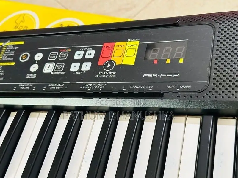 Yamaha PSR-F52 Keyboard