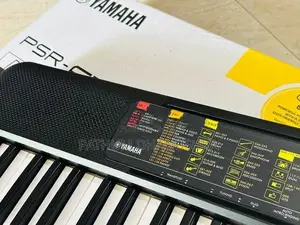 Yamaha PSR-F52 Keyboard