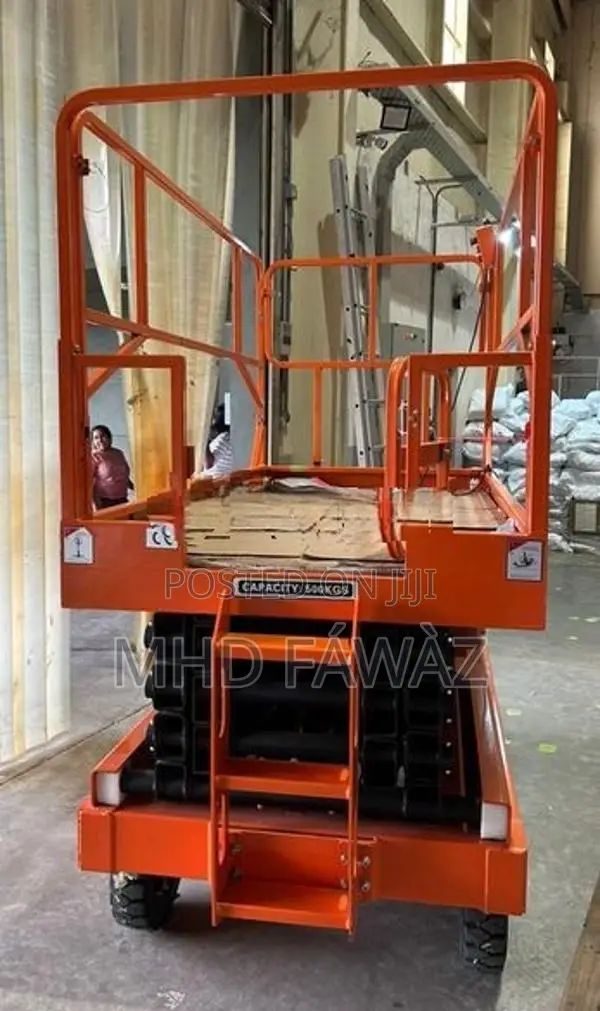 TOWABLE SCISSOR LIFT