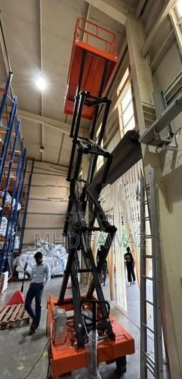 TOWABLE SCISSOR LIFT