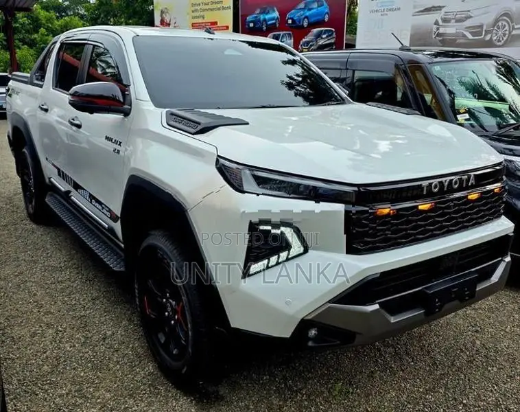 Toyota Hilux Travo Overland + 2026