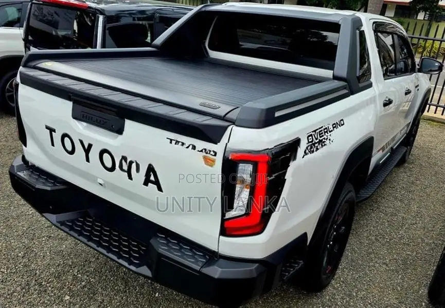 Toyota Hilux Travo Overland + 2026