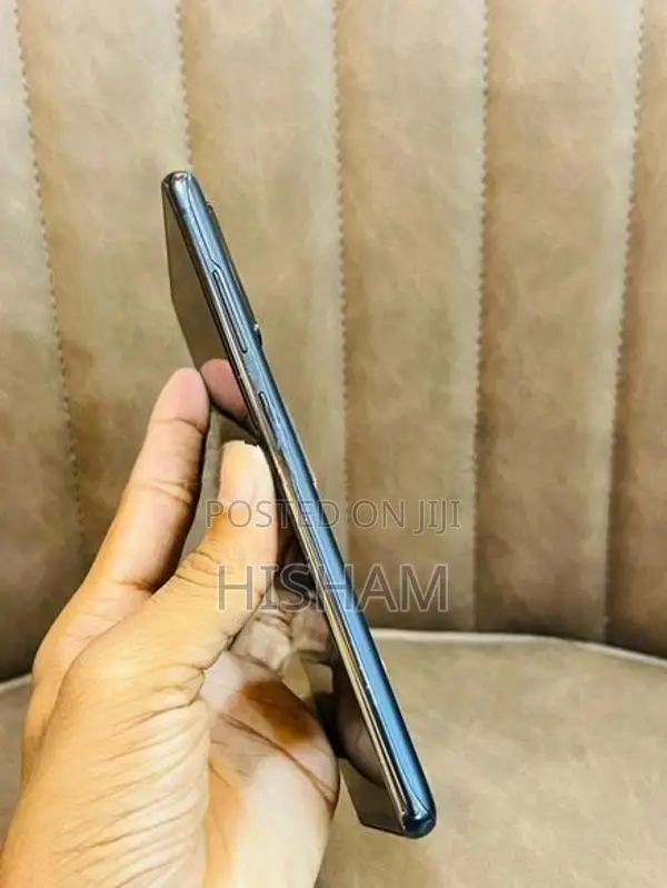 Samsung Galaxy S20FE 128GB (Used)
