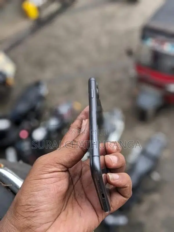 Apple iPhone 11 (Used)