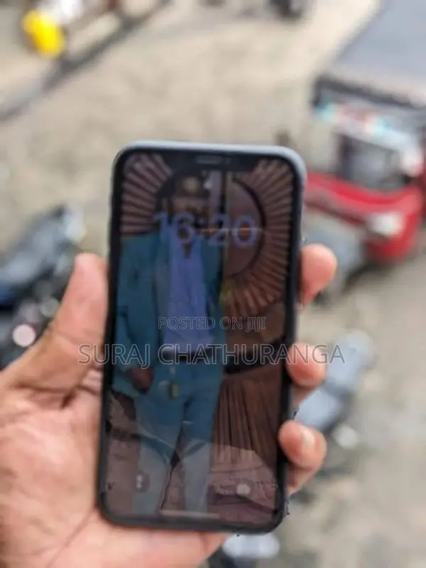 Apple iPhone 11 (Used)