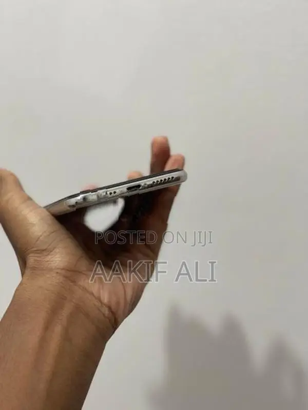 Apple iPhone XS (Used)