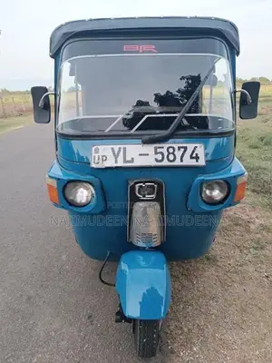 Bajaj RE 205 2010