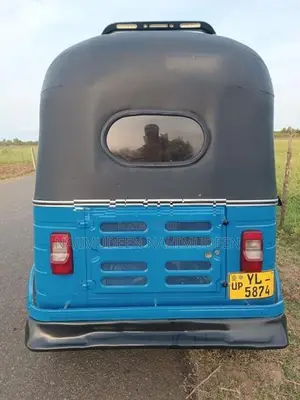 Bajaj RE 205 2010