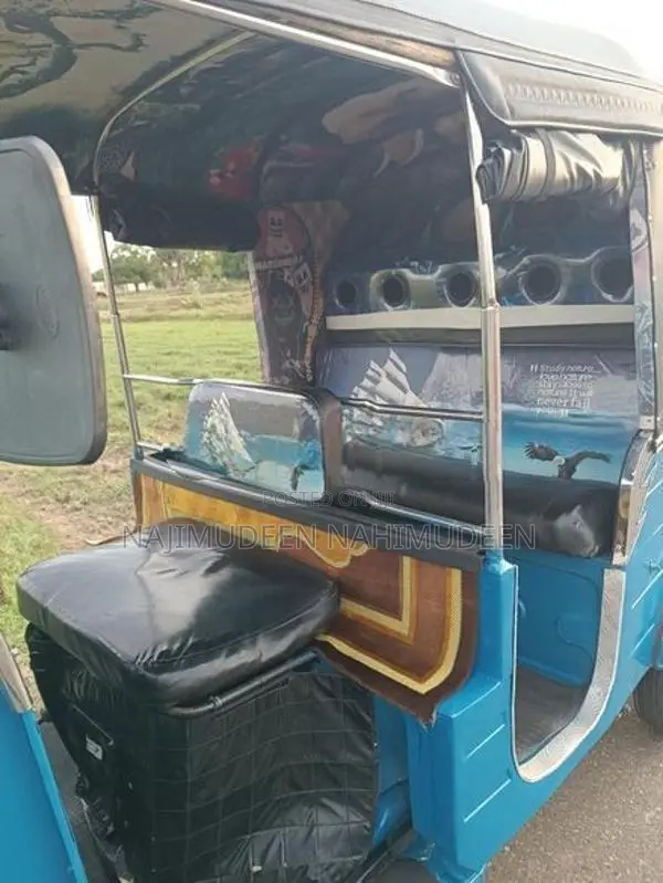 Bajaj RE 205 2010