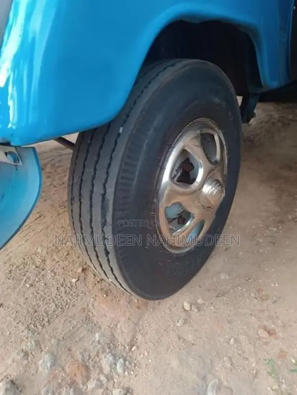 Bajaj RE 205 2010