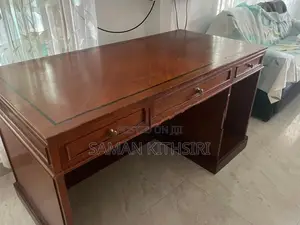 Solid Executive Desk – Classic Cherry/Mahogany Finish