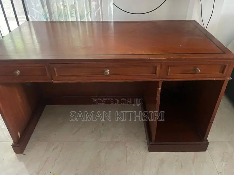 Solid Executive Desk – Classic Cherry/Mahogany Finish