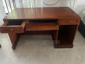 Solid Executive Desk – Classic Cherry/Mahogany Finish