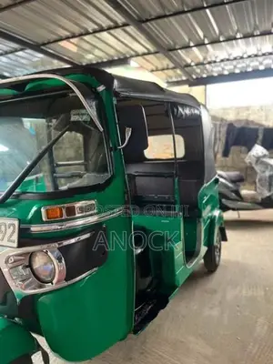 Bajaj RE 2018