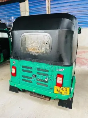Bajaj RE 2018