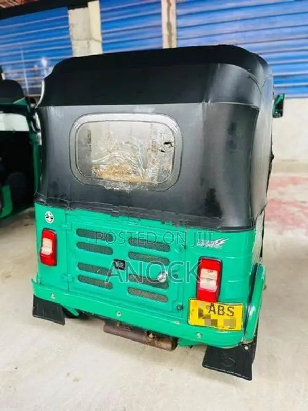 Bajaj RE 2018