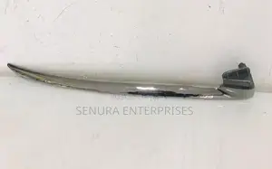 Toyota Esquire ZRR80G Front Spoiler Garnish