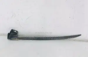 Toyota Esquire ZRR80G Front Spoiler Garnish