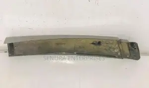 Toyota Esquire ZRR80G Buffer Garnish