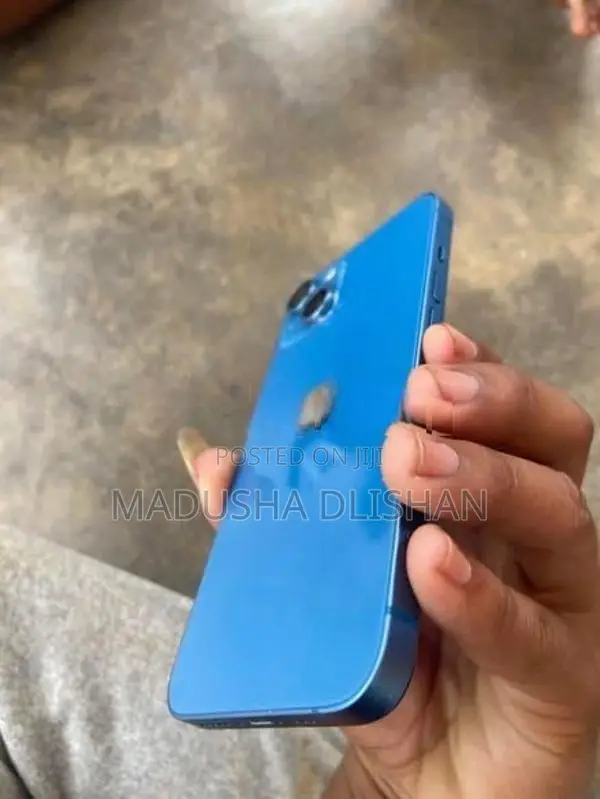 Apple iPhone 13 (Used)