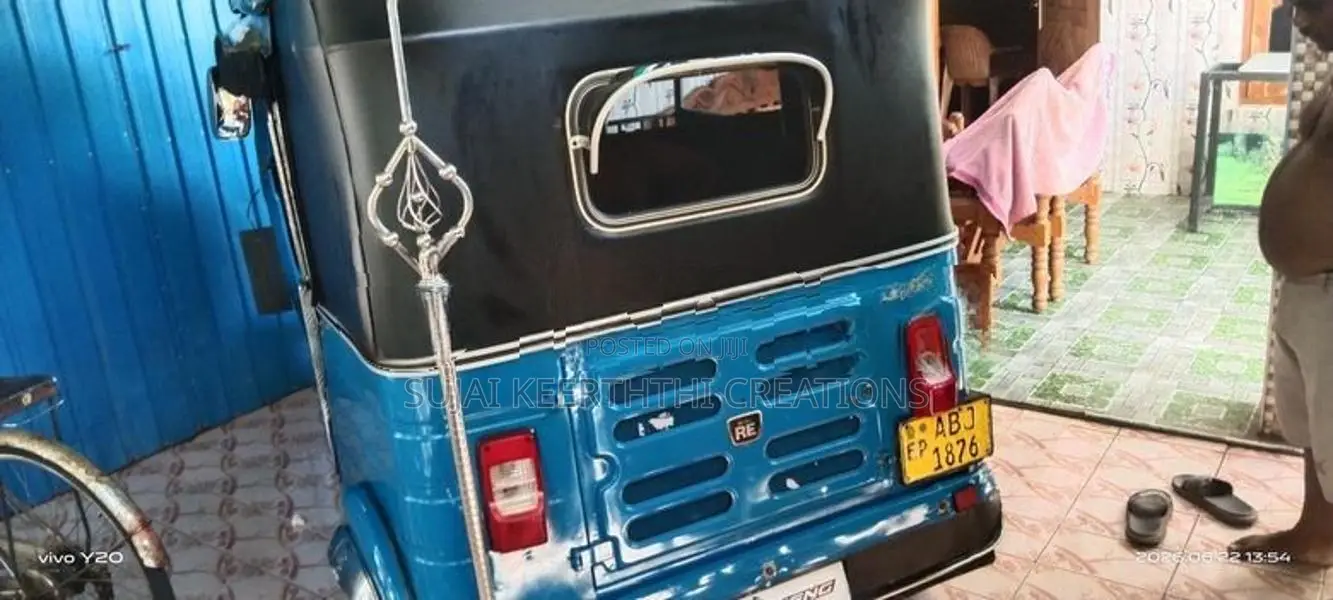 Bajaj RE 2015