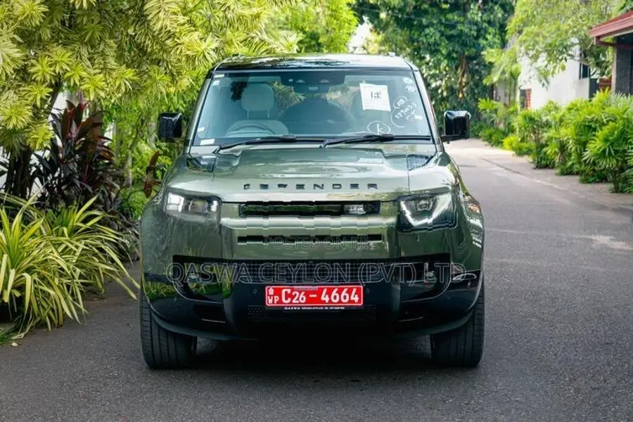Land Rover Defender X-Dynamic HSE P300e 2026