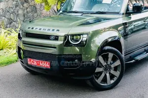 Land Rover Defender X-Dynamic HSE P300e 2026