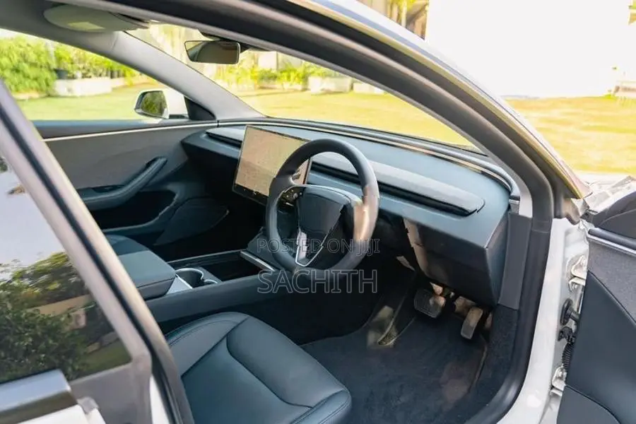Tesla Model 3 2024