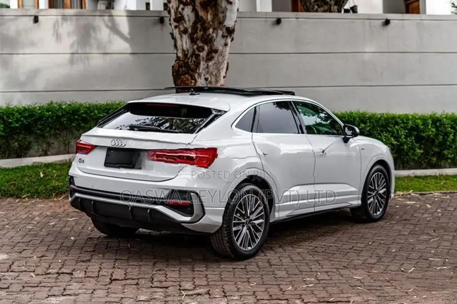 Audi Q3 Sportsback- SUNROOF 2023