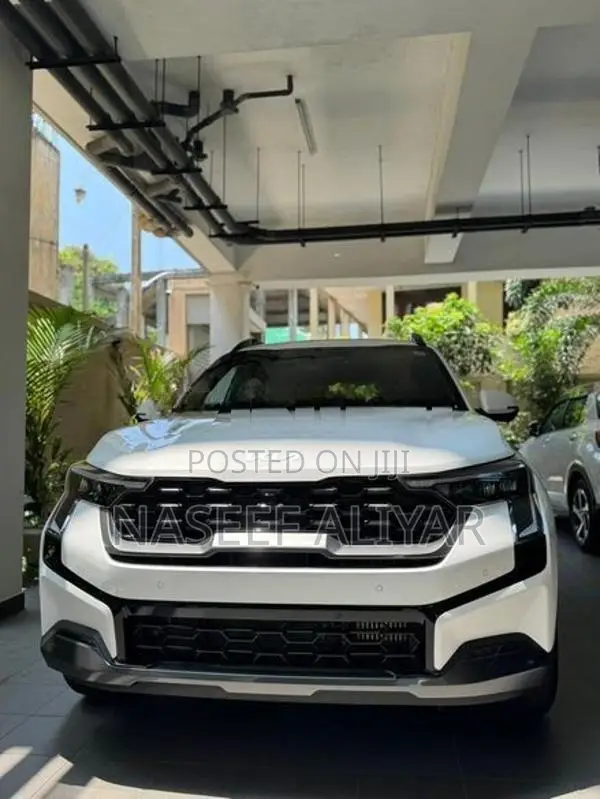 Kia Sonet GTX Plus Pearl white 2026