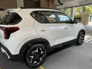 Kia Sonet GTX Plus Pearl white 2026