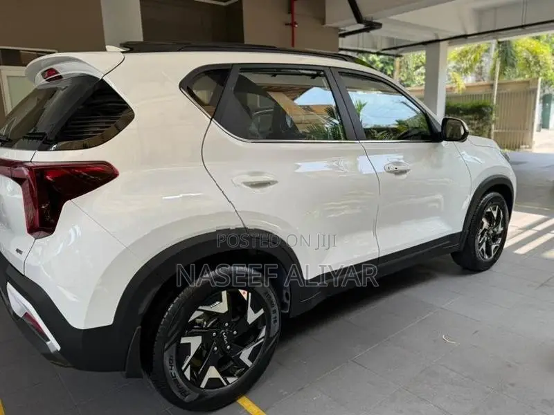 Kia Sonet GTX Plus Pearl white 2026