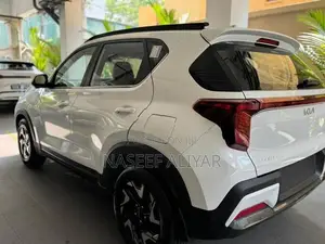 Kia Sonet GTX Plus Pearl white 2026